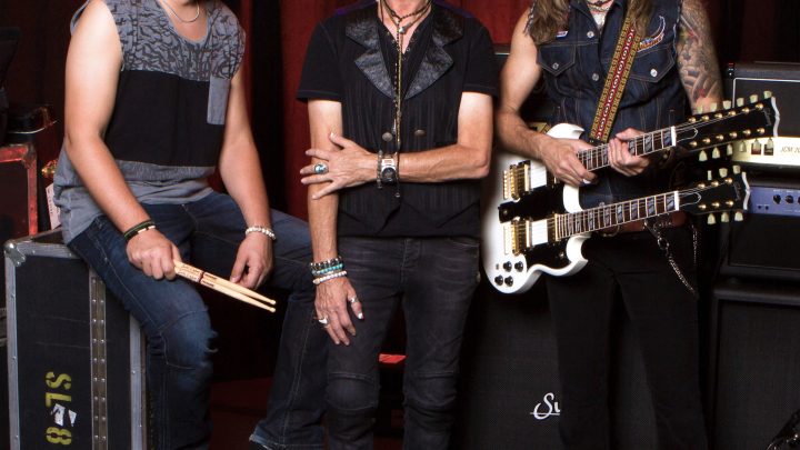 Glenn Hughes unveils official photo of new band