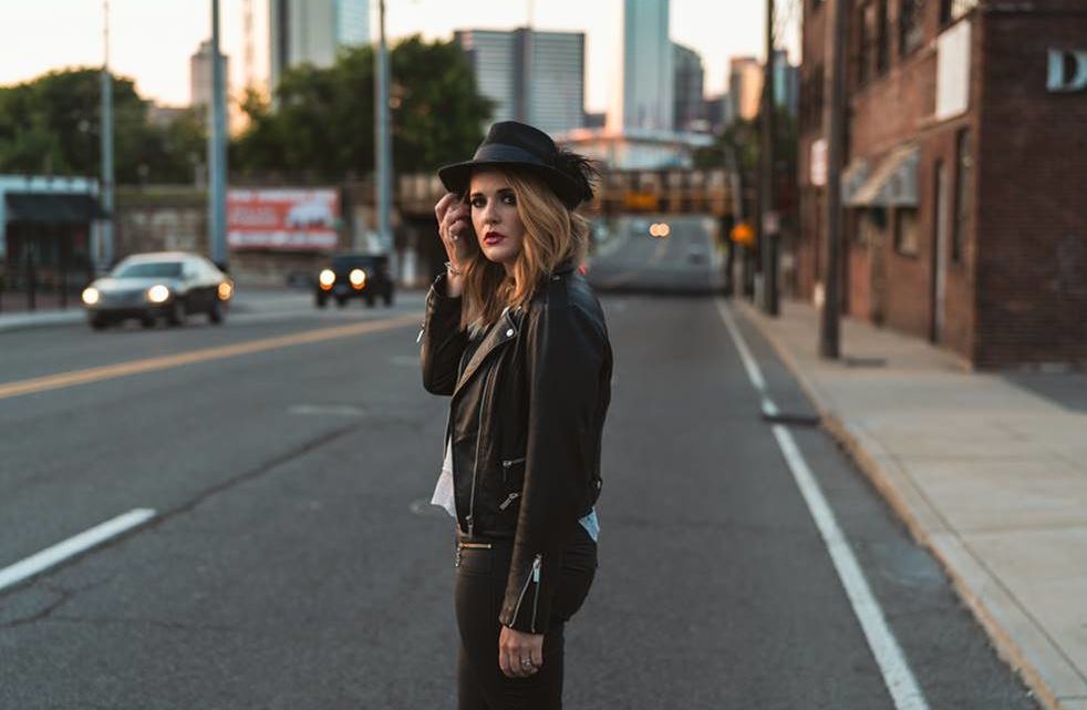 Going ‘Deeper’ – Elles Bailey Announces Her New Single and Video