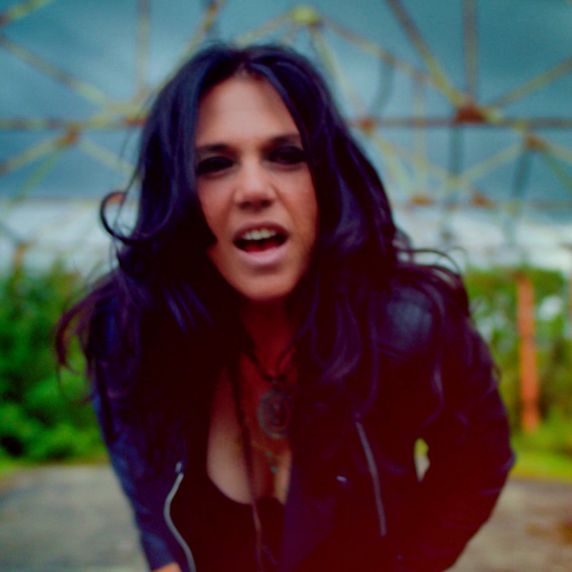 Sari Schorr Releases a New Video for ‘The New Revolution’