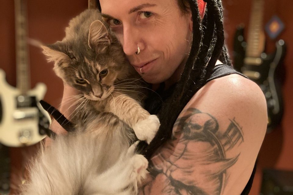 Skinny Kangur of Deathstars/ The Heard introduces his Maine Coon