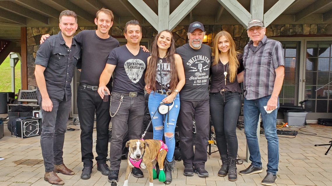 Singer Songwriter Jessica Lynn Talks Dog Rescue