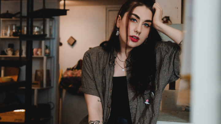 🌈 Indie-rock queer femme artist America Jayne welcomes change with visual & single “Redecorate”