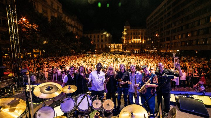 Mandoki Soulmates perform ‘Utopia For Realists: Hungarian Pictures’ open-air concert in front of thousands of fans in Budapest