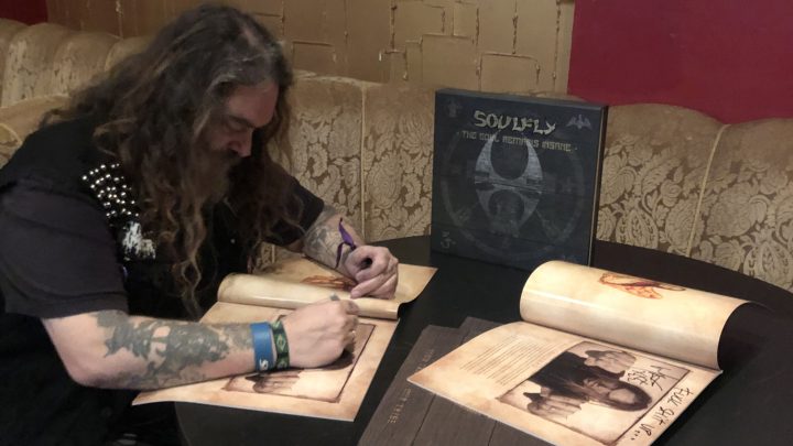 SOULFLY – THE SOUL REMAINS INSANE SIGNED BY MAX COMPETITION