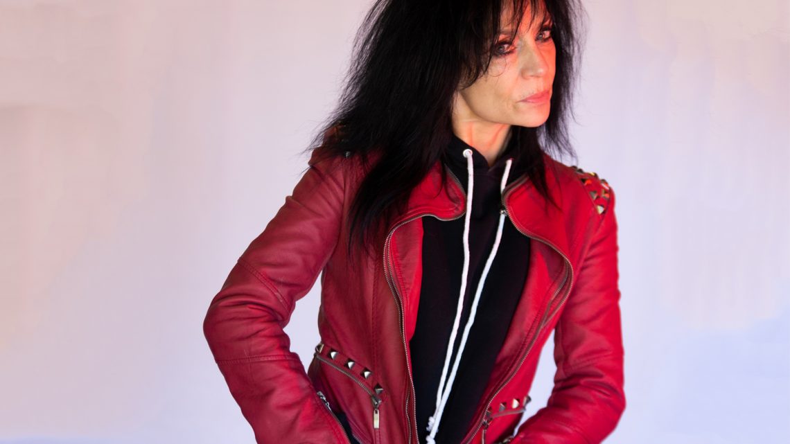 Legendary Metal queen LEATHER signs with Steamhammer!