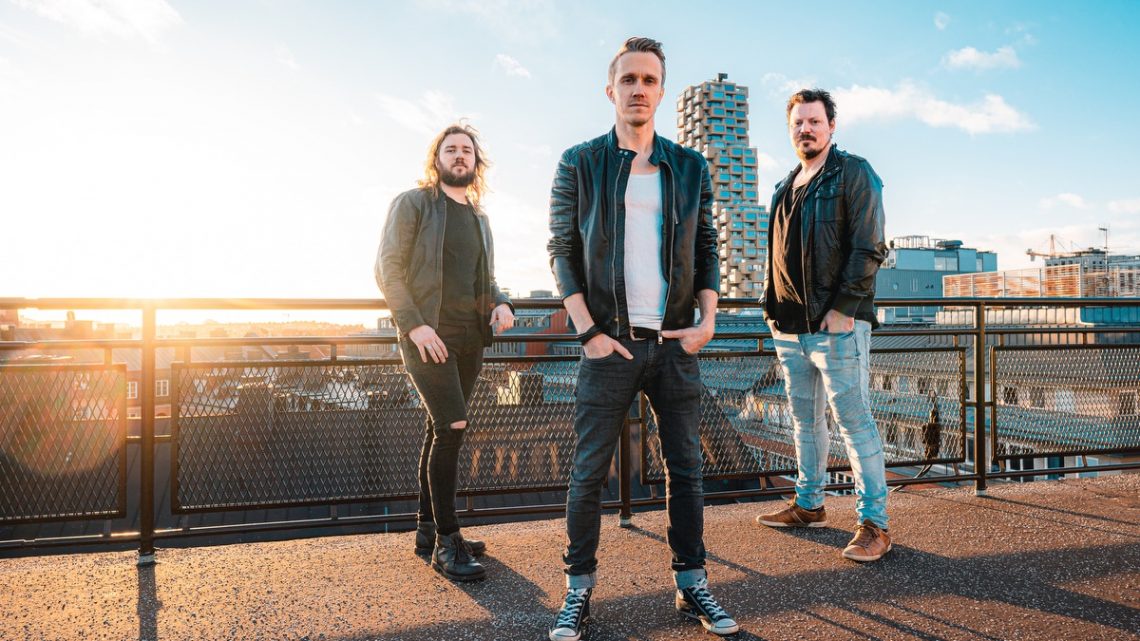 GRAND : ‘Grand’ – self-titled debut album by new Swedish AOR trio out 21.10.22 via Frontiers