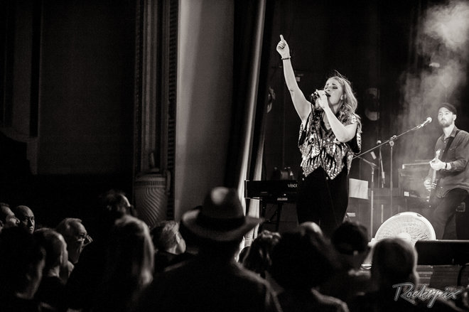 Elles Bailey Releases the New, Deluxe Edition of Her Hit Album and Premieres New Video.