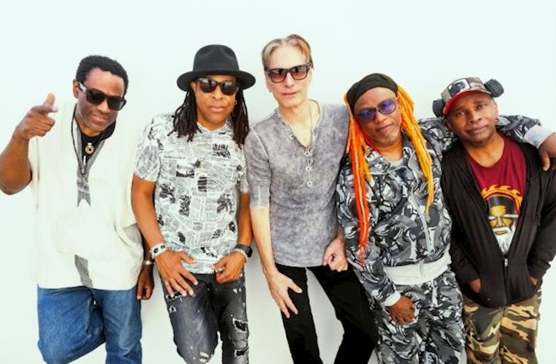 STEVE VAI JOINS LIVING COLOUR   ON “CULT OF PERSONALITY” REMAKE