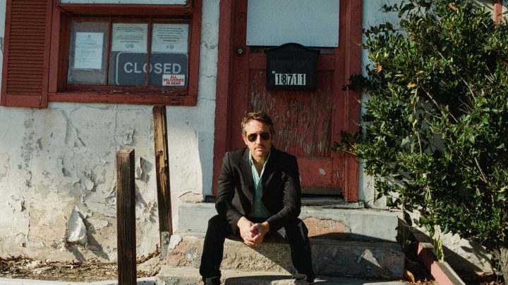 CHRIS SHIFLETT RELEASES NEW SINGLE THE L.A.-MEETS-NASHVILLE COUNTRY ROCKER ‘DEAD AND GONE’