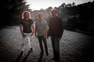 Nick D’Virgilio, Neal Morse & Ross Jennings launch video for ‘Tiny Little Fires’