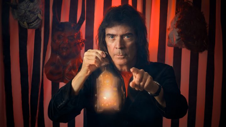Steve Hackett reveals the first single “People of the Smoke” from his new conceptual studio album ‘The Circus and the Nightwhale’ Out 16th February