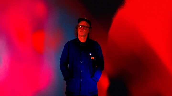 Cult psych-punk hero Dez Dare returns with new album ‘A Billion Goats. A Billion Sparks. Fin.’